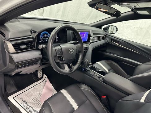 Used 2025 Toyota Camry SE image 15
