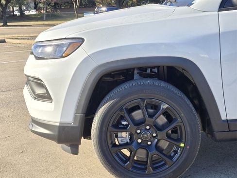 New 2026 Jeep Compass Latitude image 9