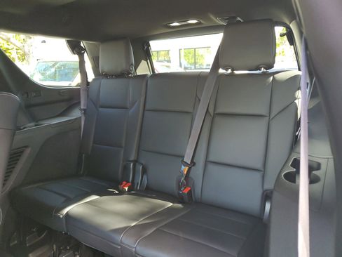 Used 2022 Cadillac Escalade Luxury image 6