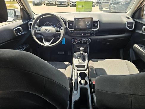 Used 2021 Hyundai Venue SE FWD image 12