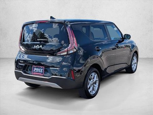 Used 2024 Kia Soul LX w/ Option Group 015 FWD image 5