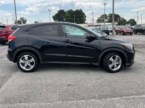 Used 2017 Honda HR-V EX image 2