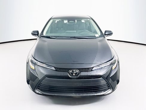 Used 2024 Toyota Corolla LE image 2