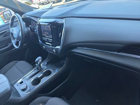 Used 2023 Chevrolet Traverse LT w/ LPO, Cargo Package FWD image 21