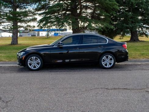 Used 2018 BMW 330i xDrive Sedan w/ Convenience Package image 3