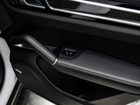 Used 2022 Porsche Cayenne Turbo image 97