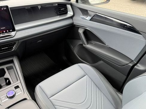 New 2026 Volkswagen Tiguan SE R-Line image 17