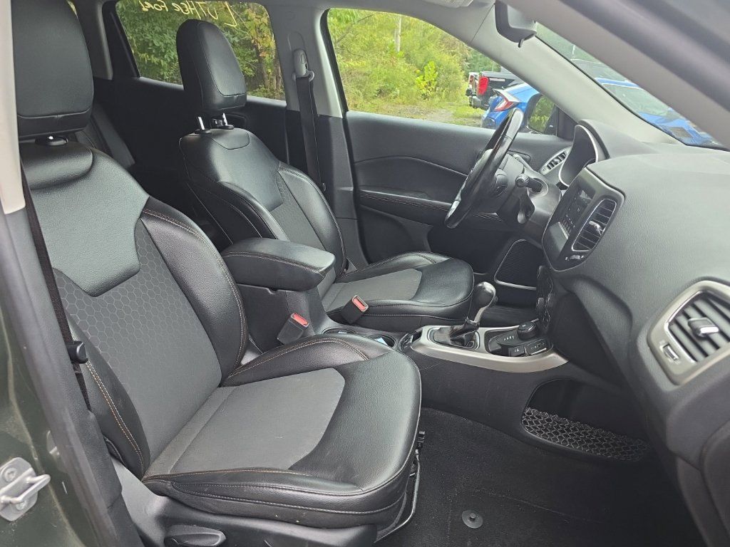 Used 2019 Jeep Compass Latitude w/ Cold Weather Group AWD/4WD image 18