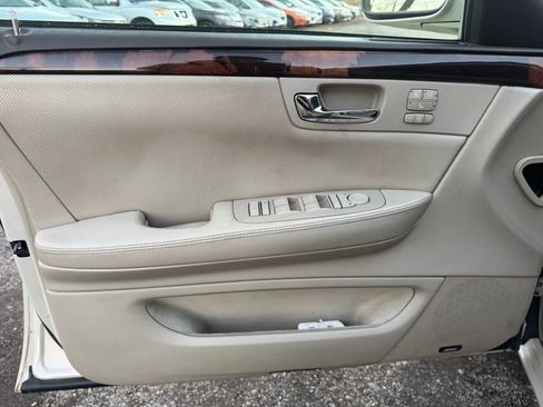 Used 2011 Cadillac DTS Premium image 9