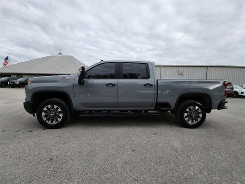 Used 2024 Chevrolet Silverado 2500 Custom w/ Custom Value Package image 6