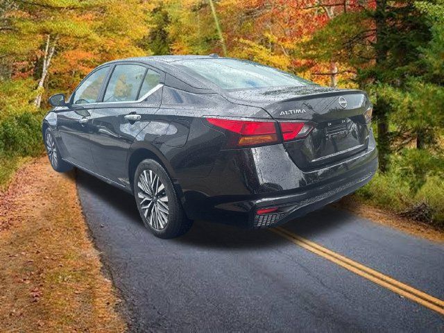 Used 2025 Nissan Altima 2.5 SV AWD/4WD image 5