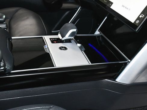 Used 2024 Land Rover Range Rover SE image 60