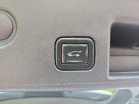Used 2021 Chevrolet Equinox LT AWD/4WD image 17