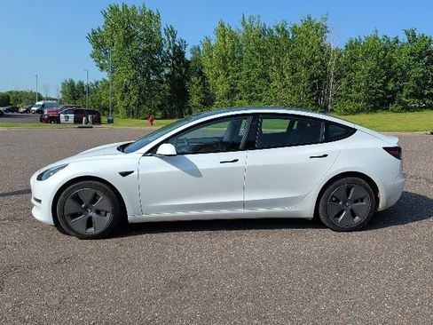 Used 2023 Tesla Model 3 Standard Range RWD image 5