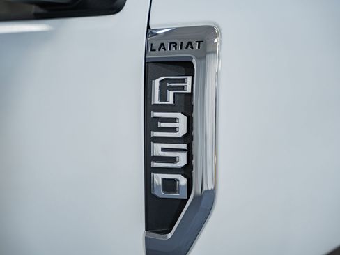 Used 2022 Ford F350 Lariat w/ Chrome Package image 13