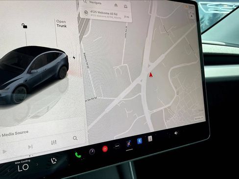 Used 2026 Tesla Model Y 2WD image 15