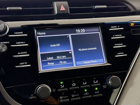 Used 2018 Toyota Camry LE image 15