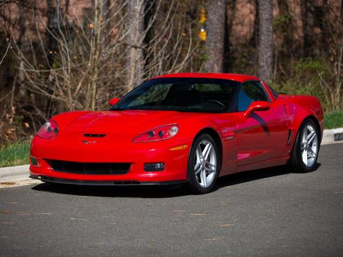 Used 2007 Chevrolet Corvette Z06 w/ Preferred Equipment Group RWD image 3