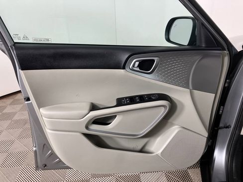 Used 2023 Kia Soul LX w/ LX Technology Package image 22