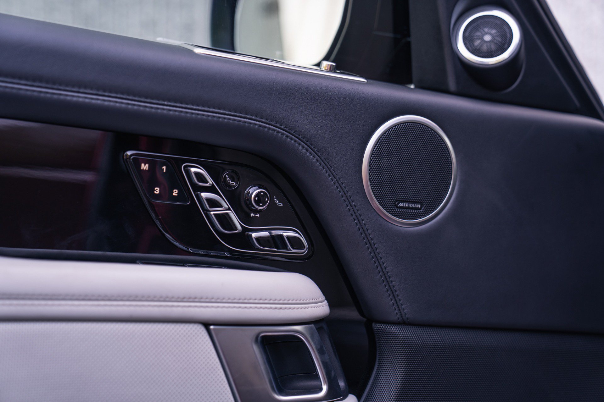 Used 2019 Land Rover Range Rover SV Autobiography Dynamic AWD/4WD image 22