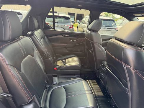 Used 2025 Honda Pilot TrailSport image 28