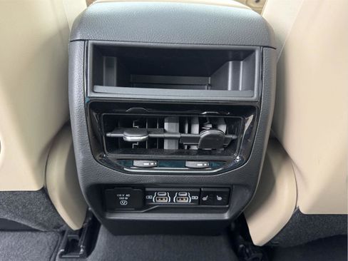 Used 2024 Jeep Grand Cherokee Limited AWD/4WD image 12