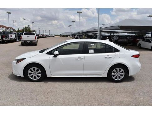 Certified 2022 Toyota Corolla LE FWD image 3