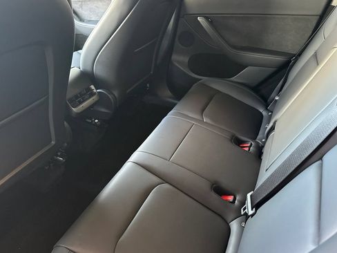 Used 2024 Tesla Model Y Long Range RWD image 12