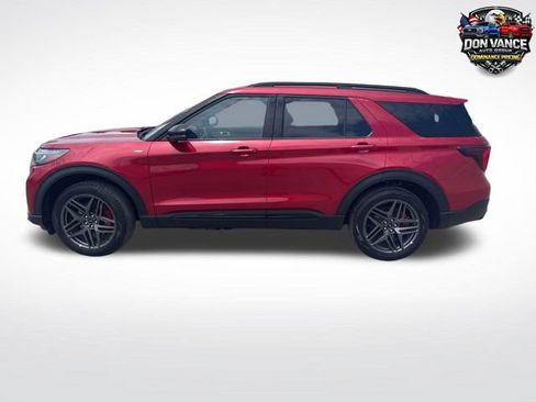 Used 2025 Ford Explorer ST-Line w/ ST-Line Street Pack AWD/4WD image 2