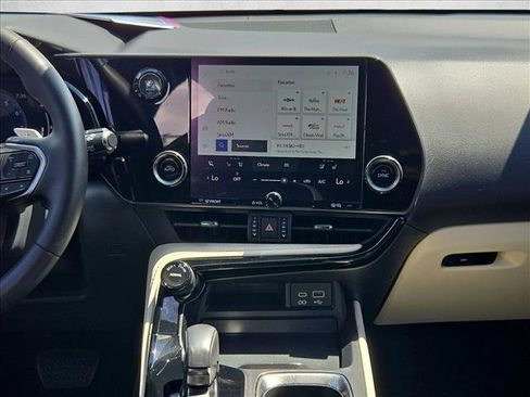 Used 2024 Lexus NX 250 FWD w/ Towing Package (2000 Lbs) image 14