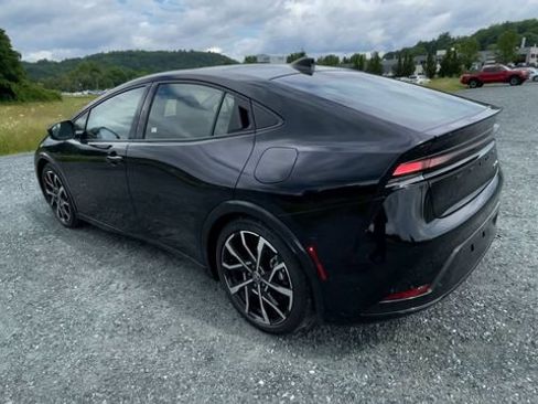 New 2026 Toyota Prius Plug-In Hybrid FWD image 6