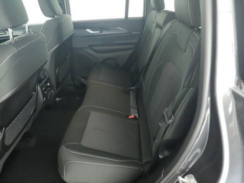 New 2025 Jeep Grand Cherokee Laredo image 21