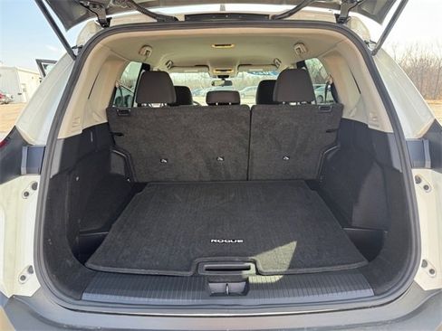 Used 2023 Nissan Rogue S image 21