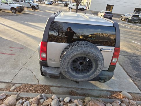 Used 2006 HUMMER H3 Luxury image 6