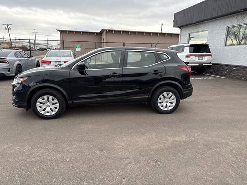 Used 2020 Nissan Rogue Sport S image 4