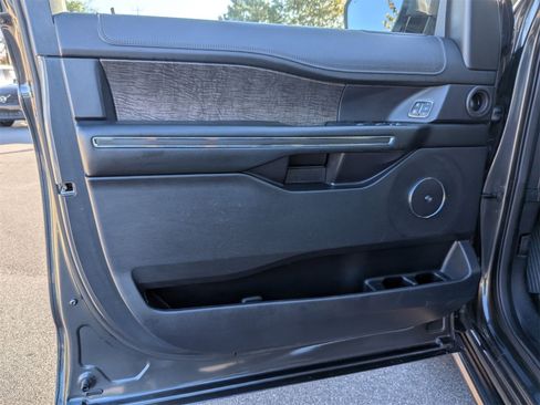 Used 2021 Ford Expedition Max Limited image 12