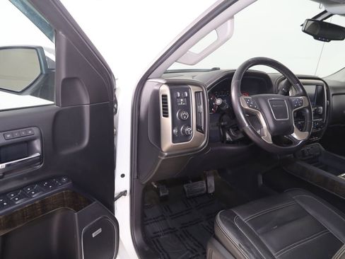 Used 2016 GMC Sierra 2500 Denali w/ Suspension Package, Off-Road AWD/4WD image 44