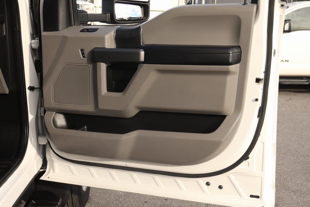 Used 2017 Ford F550 2WD Regular Cab Super Duty image 46