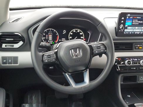 Used 2025 Honda Pilot EX-L image 11