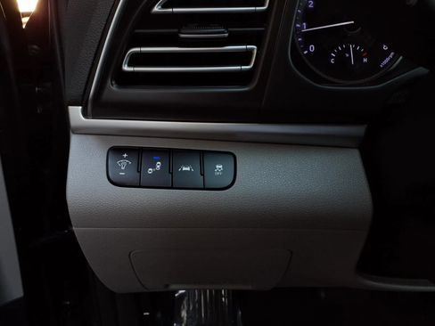 Used 2019 Hyundai Elantra Limited FWD image 15