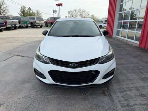 Used 2018 Chevrolet Cruze LT w/ Sun And Sound Package FWD image 3
