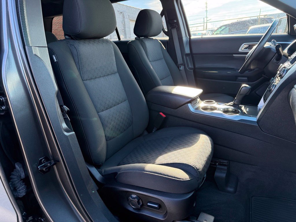 Used 2015 Ford Explorer XLT FWD image 27