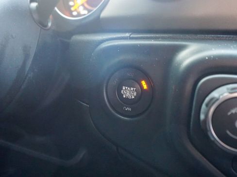 Used 2018 Jeep Wrangler Unlimited Sport S image 19