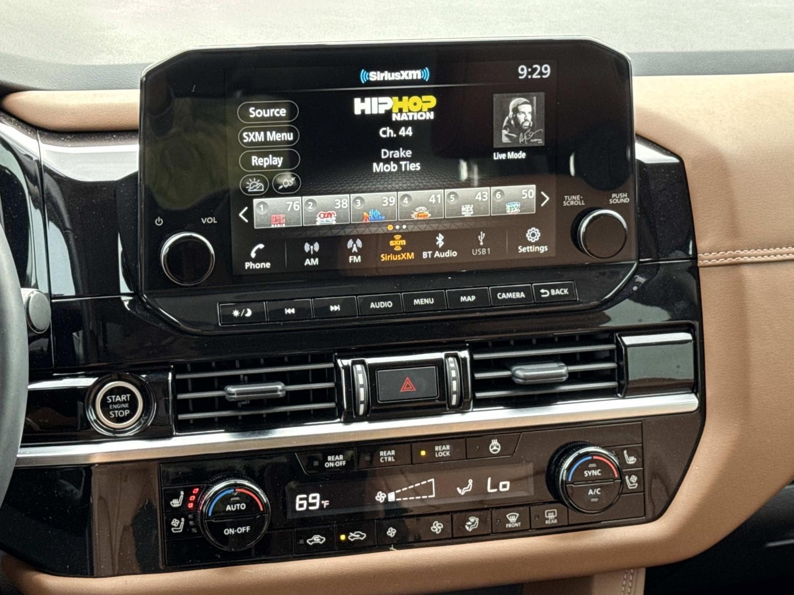 Used 2024 Nissan Pathfinder Platinum AWD/4WD image 16