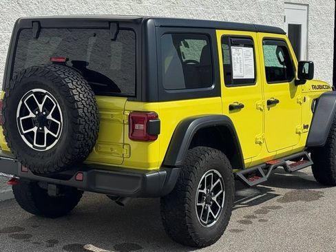 Used 2024 Jeep Wrangler Unlimited Rubicon AWD/4WD image 3