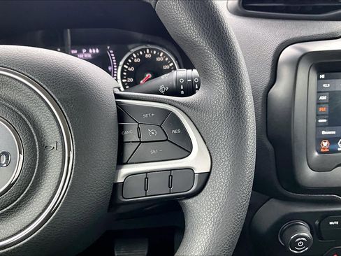 Used 2019 Jeep Renegade Sport image 23