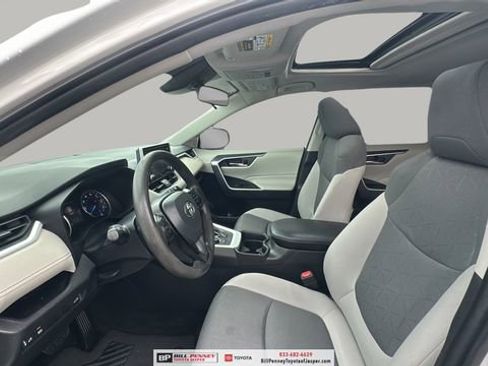 Used 2021 Toyota RAV4 XLE w/ Convenience Package image 11