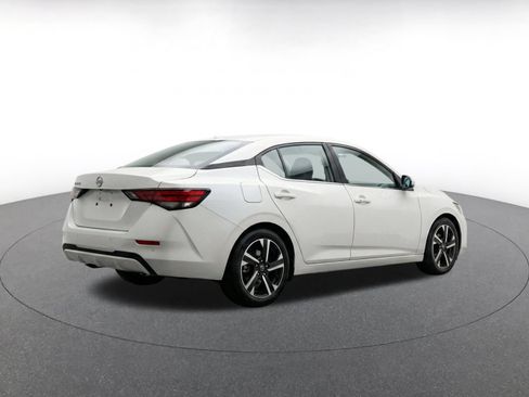 Used 2025 Nissan Sentra SV FWD image 9