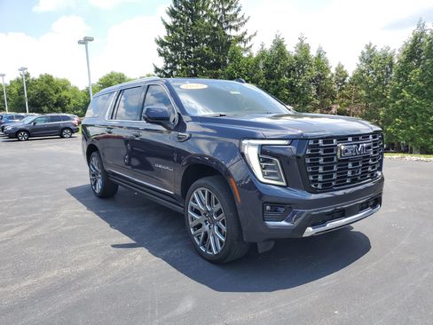 Used 2025 GMC Yukon XL Denali Ultimate AWD/4WD image 4