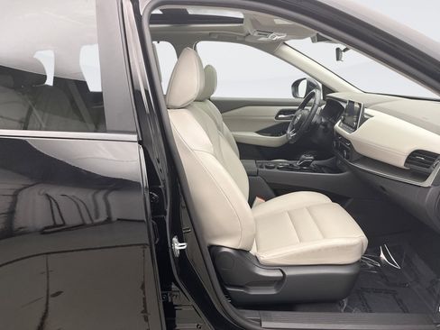 Used 2023 Nissan Rogue SV w/ SV Premium B Package image 16